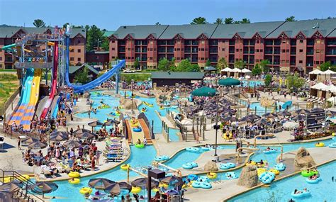 Wisconsin Dells, Wisconsin - Waterpark Capital of the World - Creative ...