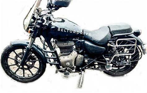 RE Meteor 350 accessories spied - Flyscreen, guards, pannier mounts