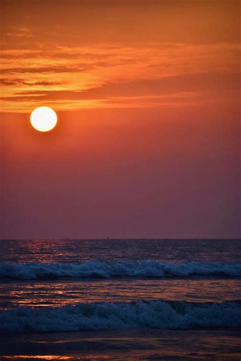 Amazing sunset in the beach of Cox's Bazar · Free Stock Photo