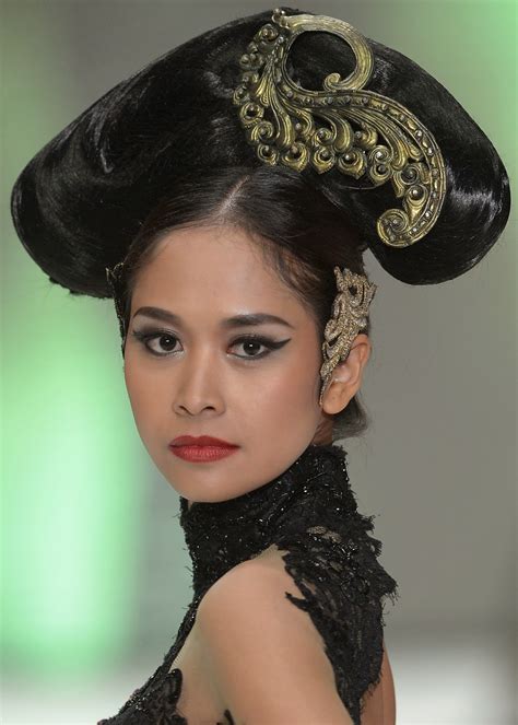 2014 Indonesia Fashion Week: In Pictures - Images Archival Store