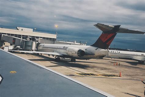 HD wallpaper: united states, philadelphia, airport terminal b, airplane, delta | Wallpaper Flare