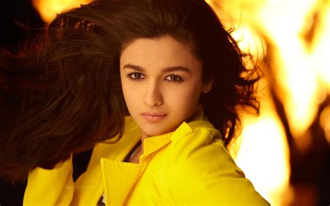 Alia Bhatt in Student of the Year HD desktop wallpaper : Widescreen : High Definition : Fullscreen