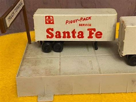 HO Scale Semi-trucks / Trailers Load / Unload Platforms and Crane - Lil Dusty Online Auctions ...