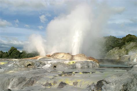 Visit Rotorua, Most Famous Geothermal Wonderland - YourAmazingPlaces.com