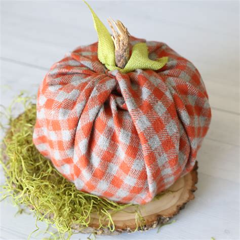 How to make cute plaid pumpkins using toilet paper rolls! - It's Always ...