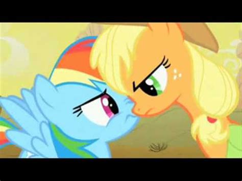 Rainbow Dash vs Applejack - YouTube