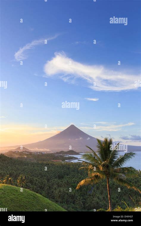 Philippines, Southeastern Luzon, Bicol, Mayon Volcano Stock Photo - Alamy