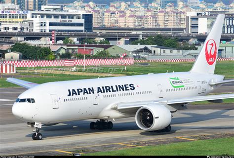 JA707J Japan Airlines Boeing 777-246ER Photo by HUNG CHIA CHEN | ID 668033 | Planespotters.net