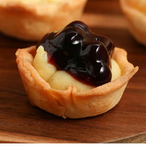 Easy Mini Fruit Pie Tarts - The Salty Cooker