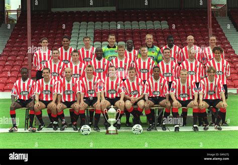 Group photograph second division team brentford fc griffin park hi-res stock photography and ...