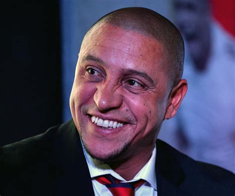 Roberto Carlos Biography - Childhood, Life Achievements & Timeline