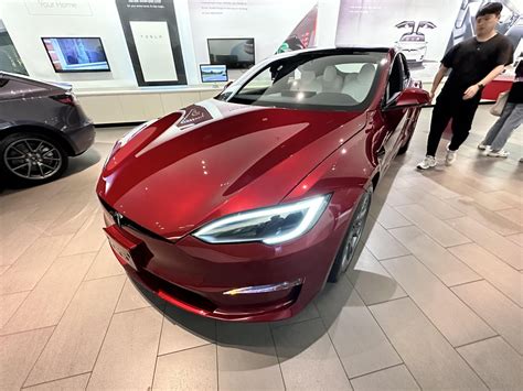 Ultra red model S in Tesla store : r/TeslaLounge