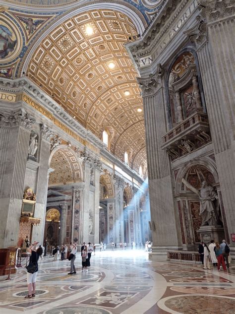 Inside of Basilica di San Pietro in Vatican : Catholicism