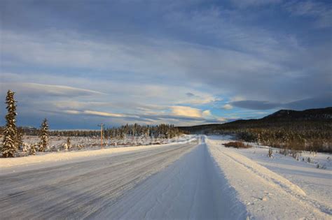 Snow covered Alaska Highway by Whitehorse, Yukon, Canada. — ice, vacation - Stock Photo | #200859758