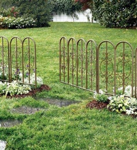 Cute Garden Fences Walls Ideas 31 | Metal garden fencing, Small garden ...