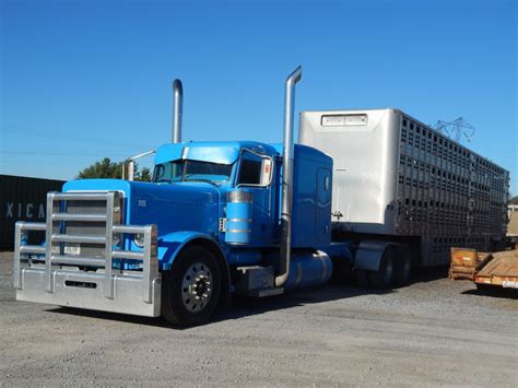 Peterbilt custom 379 bull hauler | Big rig trucks, Peterbilt trucks ...