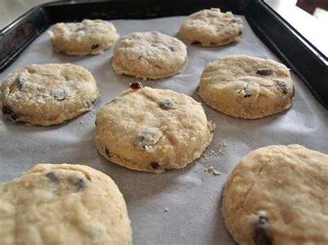 Woman in Real Life:The Art of the Everyday: Scones for sharing