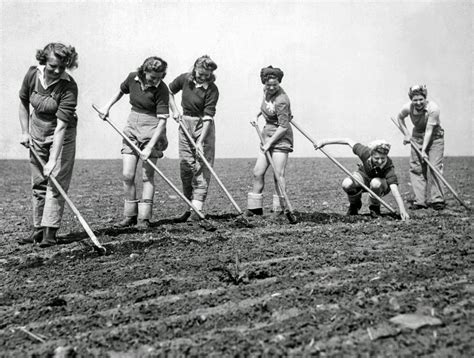 Vintage Photos Of Land Girls During World War II | Gold is Money - The ...