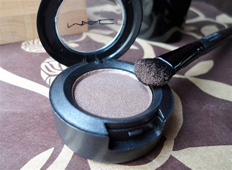 MAC Cosmetics Single Eyeshadow in Sable | Review & Swatches