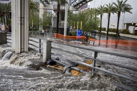 Rain brings flooding throughout Las Vegas Valley — VIDEO | Las Vegas ...