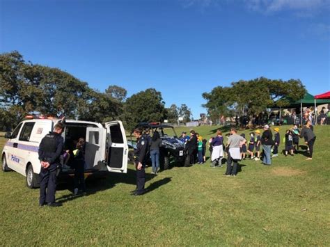 Loganholme Police visit Shailer Park Primary School for Under 8's day - Logan