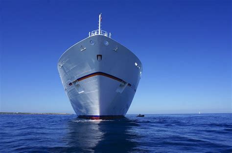 Europa 2 – Avid Cruiser Cruise Reviews, Luxury Cruises, Expedition Cruises