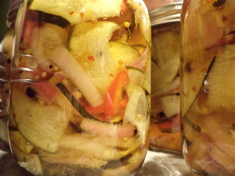 Bread and butter pickles with zucchini from the garden : Canning