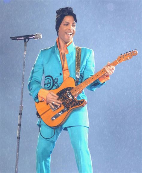 The Most Showstopping Super Bowl Halftime Outfits Of All Time | The artist prince, Prince ...