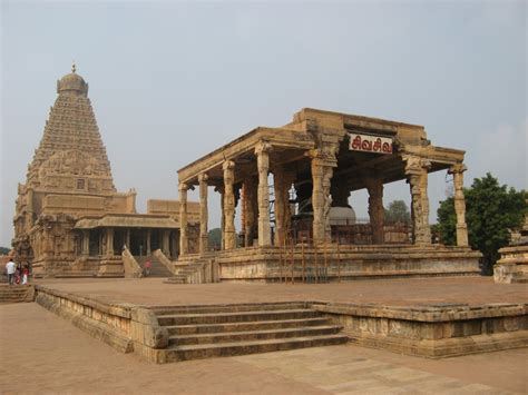 Brihadeeswarar Temple Historical Facts and Pictures | The History Hub