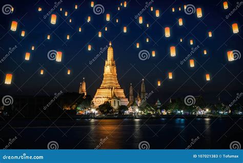 Wat Arun Temple at sunset stock image. Image of holiday - 107021383