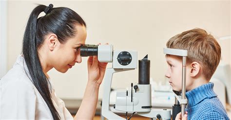 A Career in Optometry For Science Students | Optometry Course Details | Optometry Salary In India