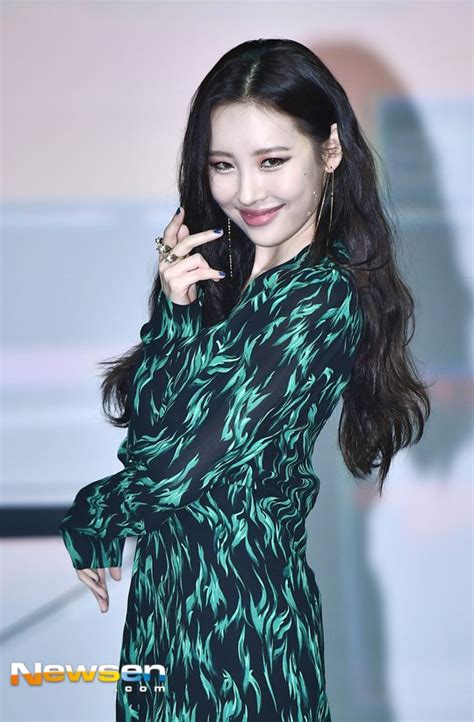 Sunmi holds solo comeback showcase for 'Gashina'