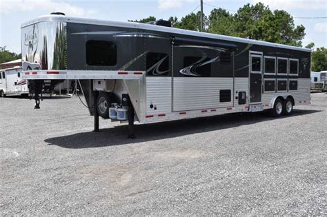 2020 Lakota Bighorn 4 Horse Trailer with Living Quarters :: Dixie Horse & Mule Co