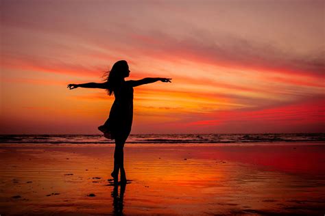 Sunset Goa | Beach photography poses, Beach photography, Silhouette photography