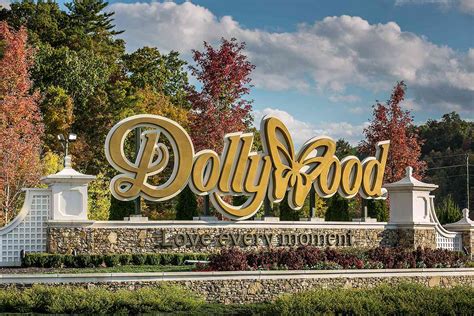 Dollywood to Pay Tuition, Textbook Costs for Workers at Tennessee Park