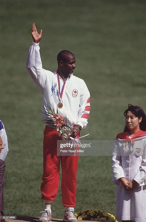 Summer Olympics, CAN Ben Johnson victorious with gold medal on stand... News Photo - Getty Images