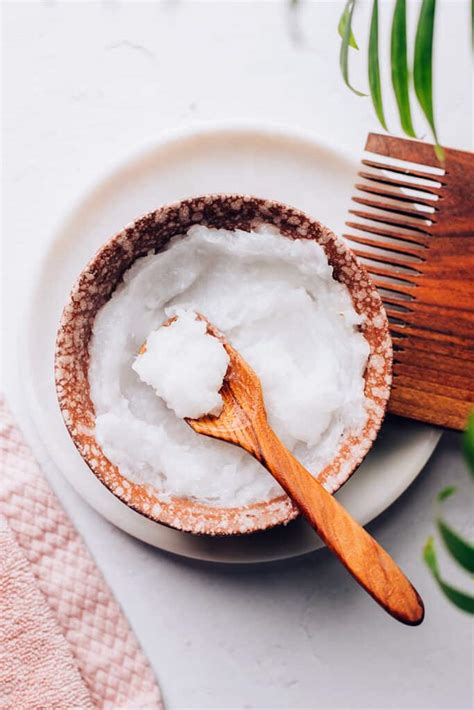 5 Simple Ways to Use Coconut Oil for Hair | Hello Glow