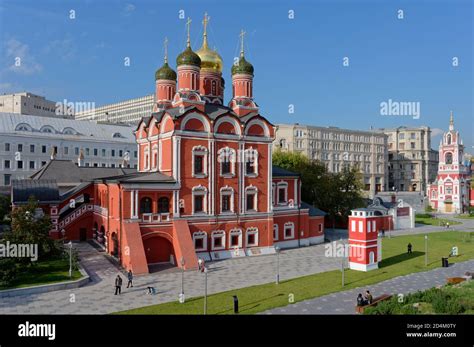 Russian lady in moscow hi-res stock photography and images - Alamy