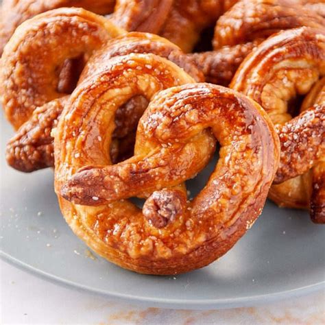 Easy Soft Pretzel Recipe (with mustard sauce) – Sugar Geek Show