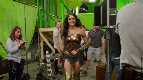 Wonder Woman Behind the Scenes(BTS) & Bloopers - Gal Gadot - 2017 - YouTube