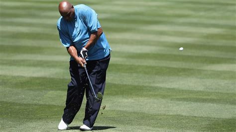 Charles Barkley’s tortured golf swing: Where and why it all went wrong