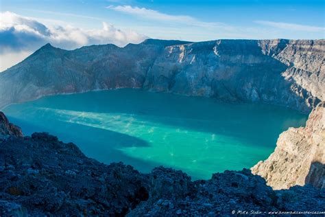 Kawah Ijen - Discovering the Crater at Sunset - A Nomadic Existence