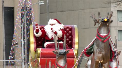 Santa Claus Parade kicks off holiday season in Winnipeg | CTV News