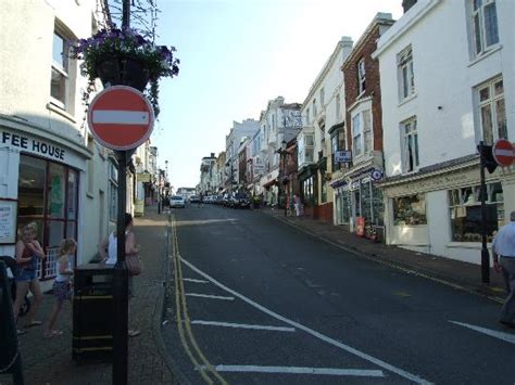 The high street with lots of interesting shops - Picture of Ryde ...