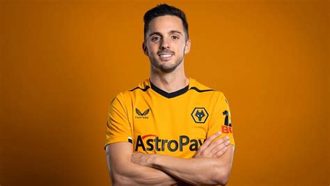 Wolves confirm signing of Sarabia from PSG