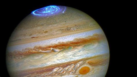 Snapshots from the Juno showed unusual tracks of Io and Ganymede in the aurora of Jupiter