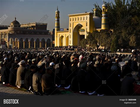 Muslim Worshipers Image & Photo (Free Trial) | Bigstock