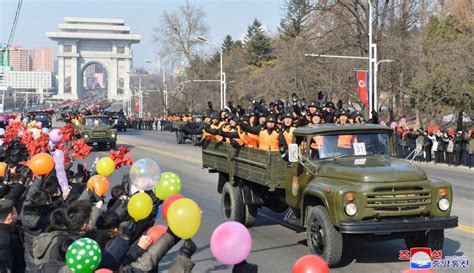 N.Korea celebrates army anniversary with military parade [PHOTOS]