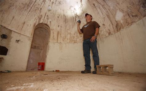 A real digger-upper: Tucson man finds bomb shelter in backyard | Local ...