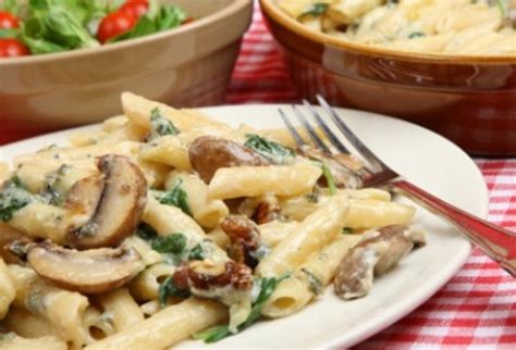 Rigatoni with Spinach and Ricotta